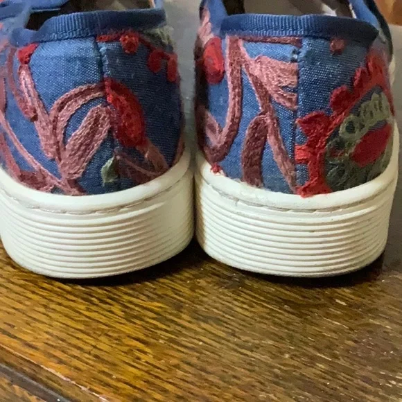 Sofft denim embroidered shoe, size 7.5 - Picture 5 of 9